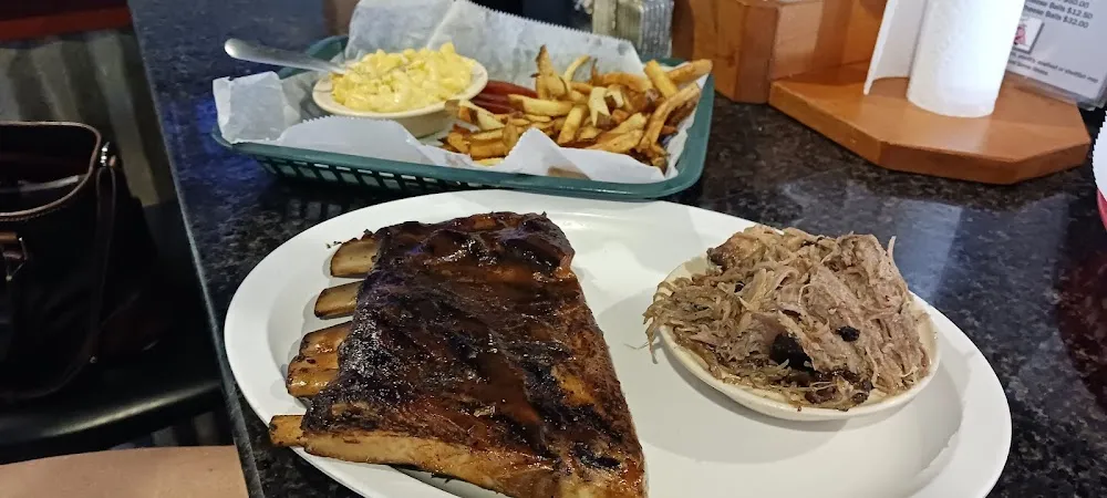 Spare Ribs Pulled Pork Dinner